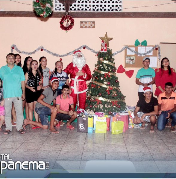 Jovens da Comunidade S. Cristóvão fazem doações no abrigo de idosos em Capanema