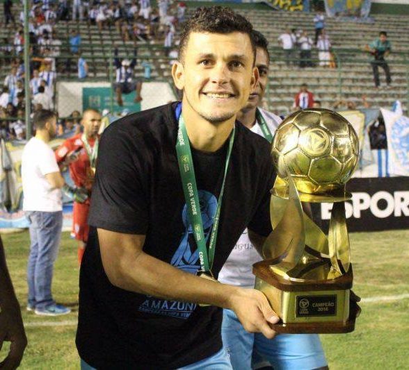 Ricardo Capanema renova contrato com o Paysandu para a próxima temporada.