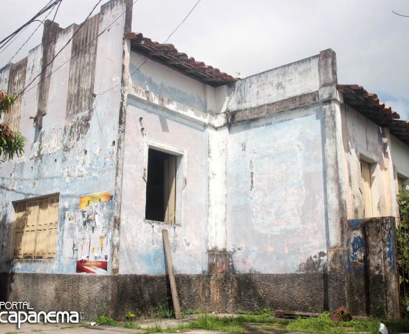 Prédio Histórico está abandonado a vários anos em Capanema.
