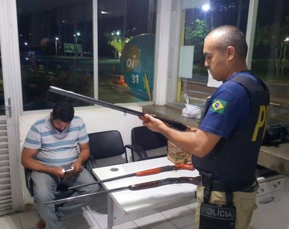 Motorista é flagrado com espingardas na rodovia BR-316, em Capanema