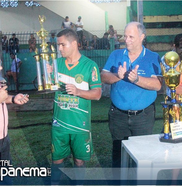 Prefeito e secretários prestigiam final do campeonato capanemense de futebol Master 2016.