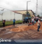 Prefeito Chico Neto Acompanha Recuperação de Rua no Bairro 3 de Maio