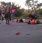 Acidente seguido de atropelamento coletivo deixa várias pessoas feridas na BR-316 em Capanema.