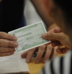 Eleitor tem até quarta-feira para tirar o tá­tulo de eleitor