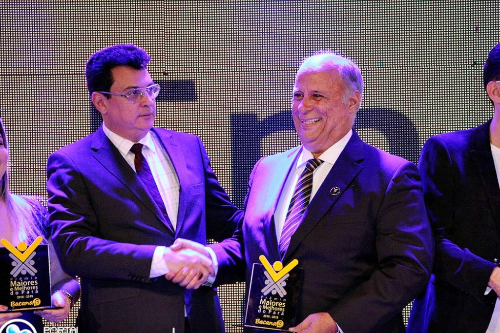 Prefeito Chico Neto recebe premiação por sua importante atuação como Prefeito de Capanema.