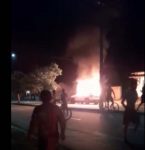 Grupo ateia fogo em carro após atropelamento na Vila do Jaburu em Primavera