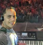 Diógenes dos Teclados regrava sucessos com nova roupagem