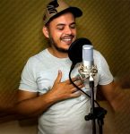 Diogénes dos teclados lança vá­deo clipe da música ” Papo de playboy”