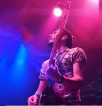 Nelinho Brasil faz o público da (Black pub) cantar junto