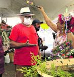 Paraense vai atrás das ervas para conseguir saúde e dinheiro