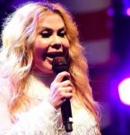 Inchaço de Joelma: Infectologistas apontam que ciência não vincula edema á  Covid-19