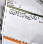 Conta de luz deve subir 5,6% em 2023, diz Aneel