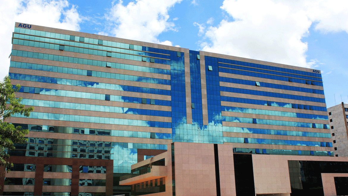 AGU lança concurso com 300 vagas e salário de R$ 21 mil