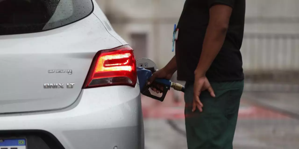 Petrobras anuncia alta de 7,46% nos preços da gasolina a partir desta quarta