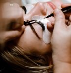 Equatorial Pará oferece curso gratuito de alongamento de cílios em Capanema