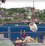 Equipes encontram restos mortais entre os destroços do submersível Titan