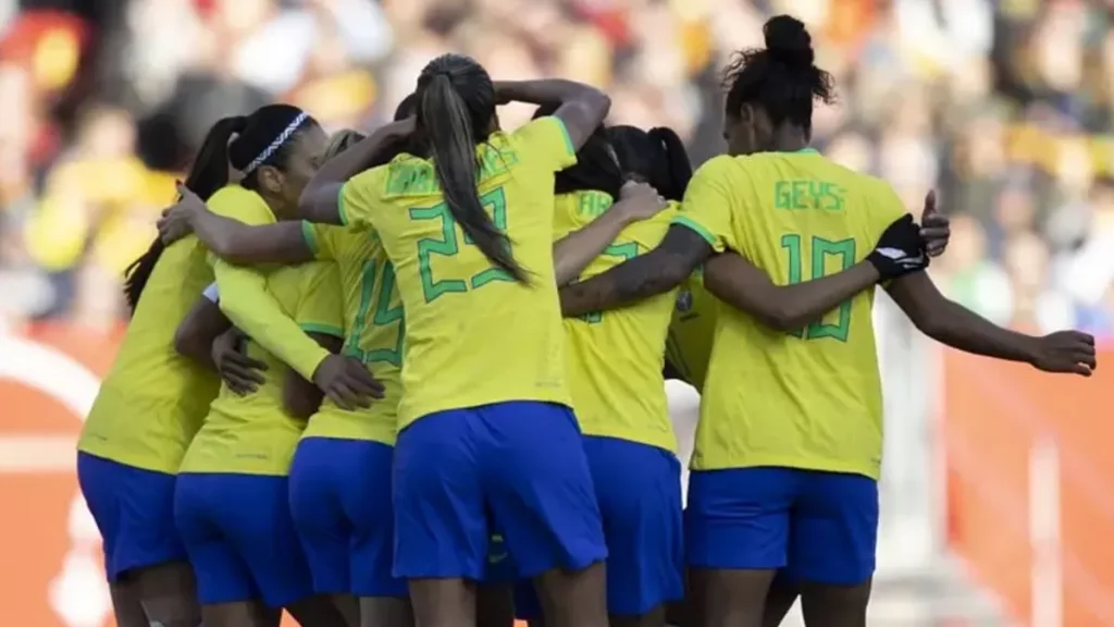 Copa do Mundo feminina começa com minuto de silêncio