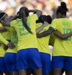 Copa do Mundo feminina começa com minuto de silêncio