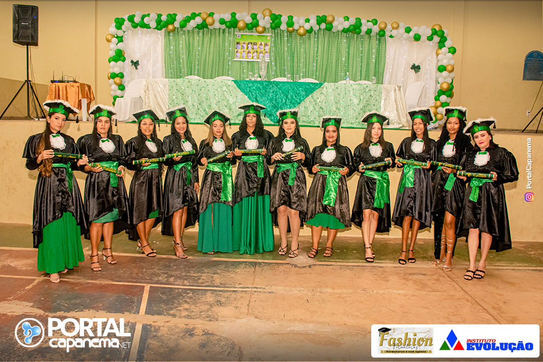 Formatura das novas Técnicas de Enfermagem do Instituto Evolução