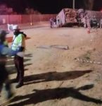 Ônibus com torcedores do Corinthians capota na Fernão Dias; bombeiros confirmam 7 mortes