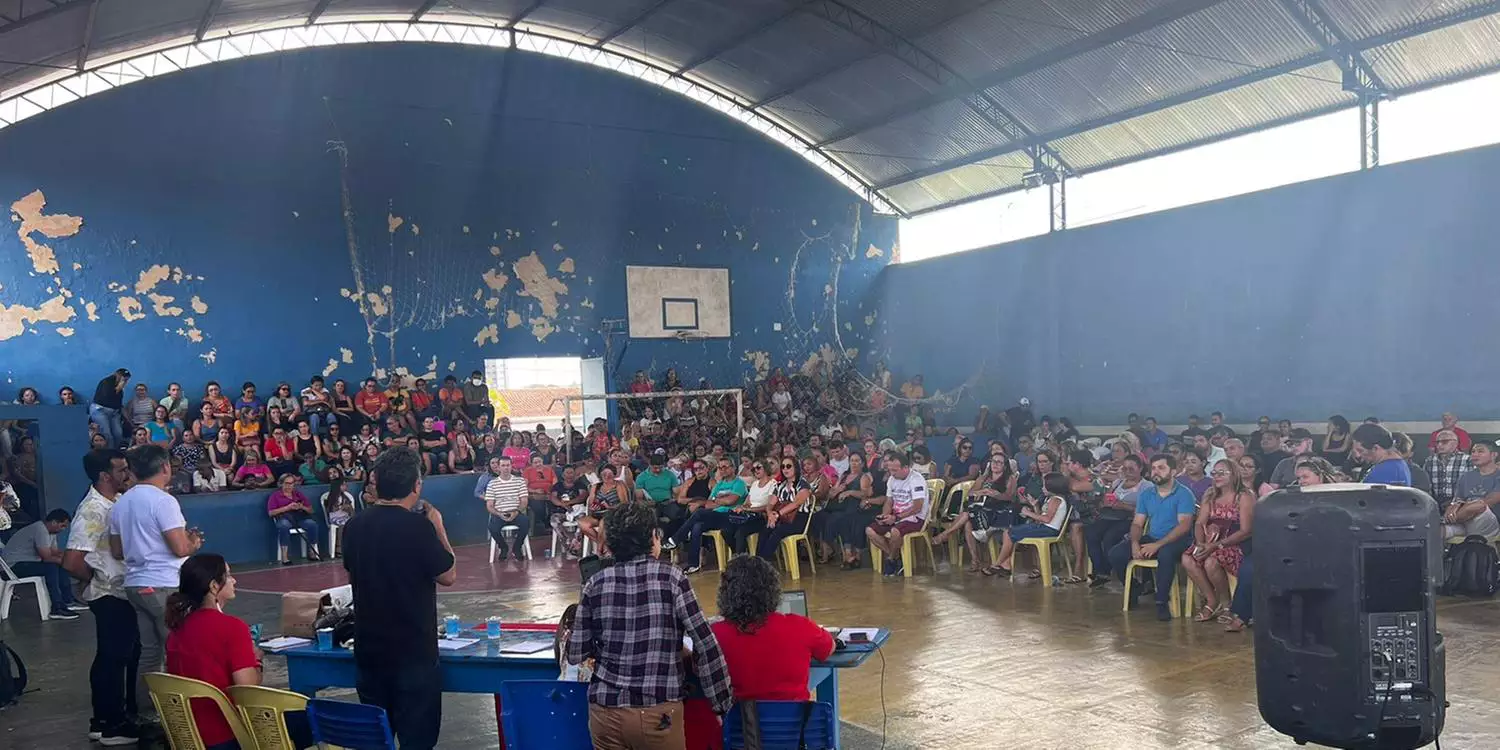 Professores da rede municipal de Castanhal decidem permanecer em greve, após assembleia geral