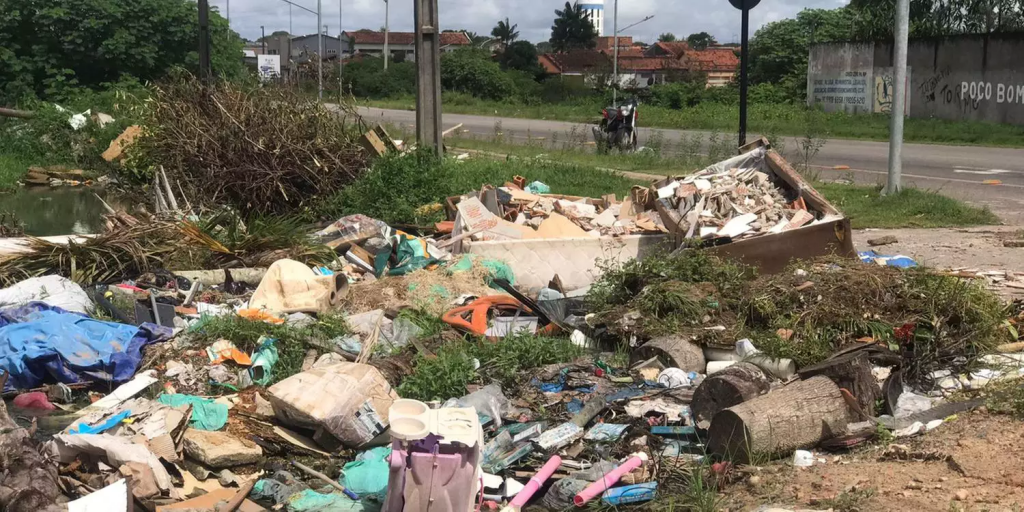 Descarte irregular de lixo nas ruas de Castanhal gera problema para a população