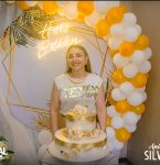 Silvia Assad comemora aniversário perto de amigos e familiares