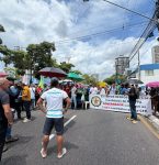 Protesto de servidores do Pará pede melhorias salariais e fecha av. Almirante Barroso, em Belém