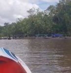 Moradores do Combu protestam no rio em Belém, após moto aquática em alta velocidade atingir barco de ribeirinho
