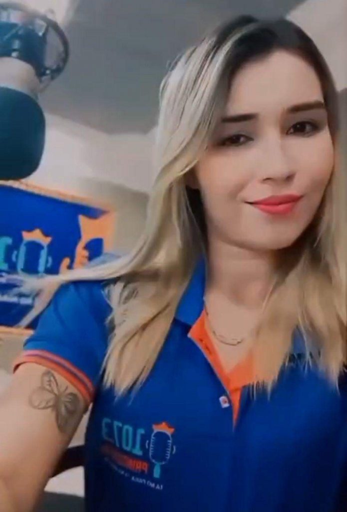 Jornalista é atropelada por caminhonete na contramão em Capanema