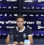 Volante do Remo comemora estreia e diz que torcida foi 'parâmetro' para aceitar proposta