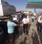 Consumidores madrugam para comprar gasolina a R$ 2,99 em Belém; venda já começou