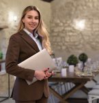 COP 30: Agências contratam mestre de cerimônia, recepcionistas e garçons