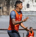 Camutanga vira 'dor de cabeça boa' para António Oliveira e fala do Goiás: 'pontuar de todo jeito'