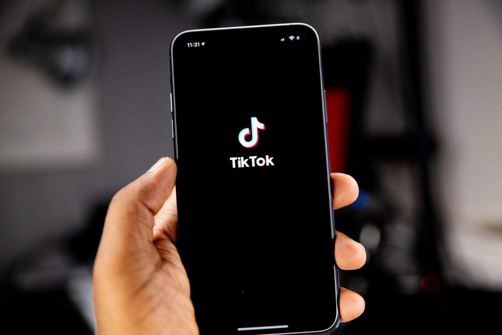 TikTok lança concurso para revelar novos autores com grandes editoras