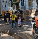 Carro capota e deixa uma pessoa ferida na avenida Nazaré, em Belém