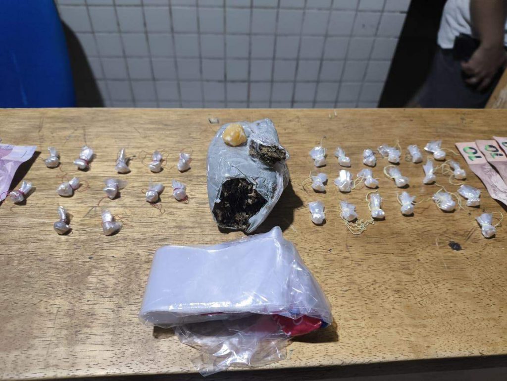 Dupla é presa e adolescente apreendido após PM confiscar drogas no Marajó