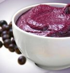 Proibido em áreas oficiais da COP 30, açaí foi vendido na COP 28 em Dubai