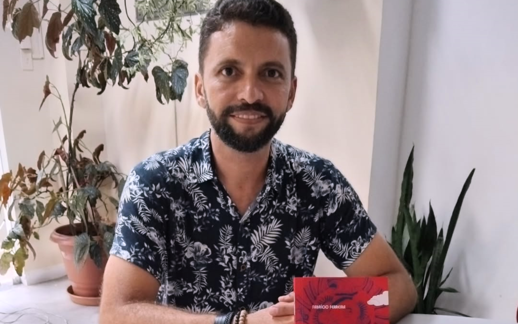 Escritor paraense Fabrício Ferreira concorre a prêmio 'Livros do Futuro'; veja como votar