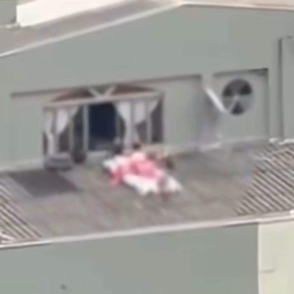 VÍDEO: Vizinhos chamam a polícia após flagrar crianças brincando no telhado de um prédio