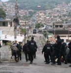 Governo aguarda decisão judicial para transferir presos do Rio