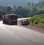 Pai e filho morrem em grave colisão entre carro e carreta no sudoeste do Pará