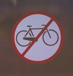 Bicicleta evita o uso de ao menos 200 ônibus por dia em Belém, mas está fora do debate na COP30, dizem ativistas