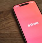 76% de jovens solteiros usam IA para otimizar match, diz pesquisa