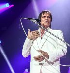 Roberto Carlos sofre acidente durante gravação do especial de fim de ano da Globo