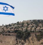 Colono israelense mata palestino de 16 anos na Cisjordânia, diz prefeito