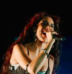 Estilista paraense entrega look inspirado no Círio para Marina Sena no Festival Psica, em Belém