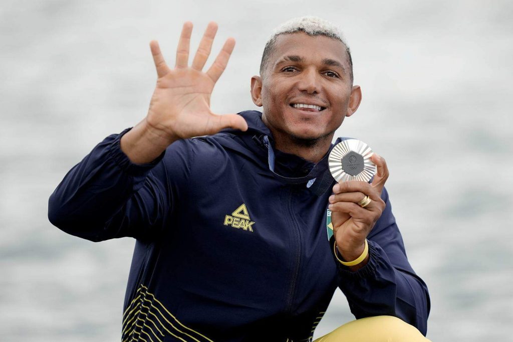 Isaquias Queiroz agradece ao Flamengo após fim da parceria na canoagem: 'Oportunidade incrível'