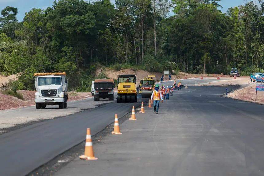 Polícia Civil investiga roubo de retroescavadeira em obra da Avenida Liberdade, em Belém