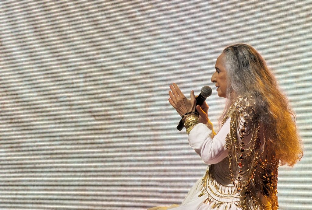 Fã paraense conta como entregou imagem de Nossa Senhora de Nazaré para Maria Bethânia na Bahia